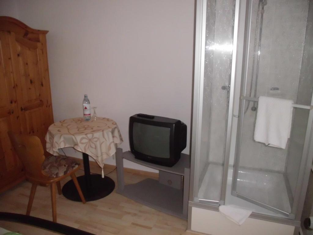 Zur Alten Fuldaschleife Guxhagen Quarto foto